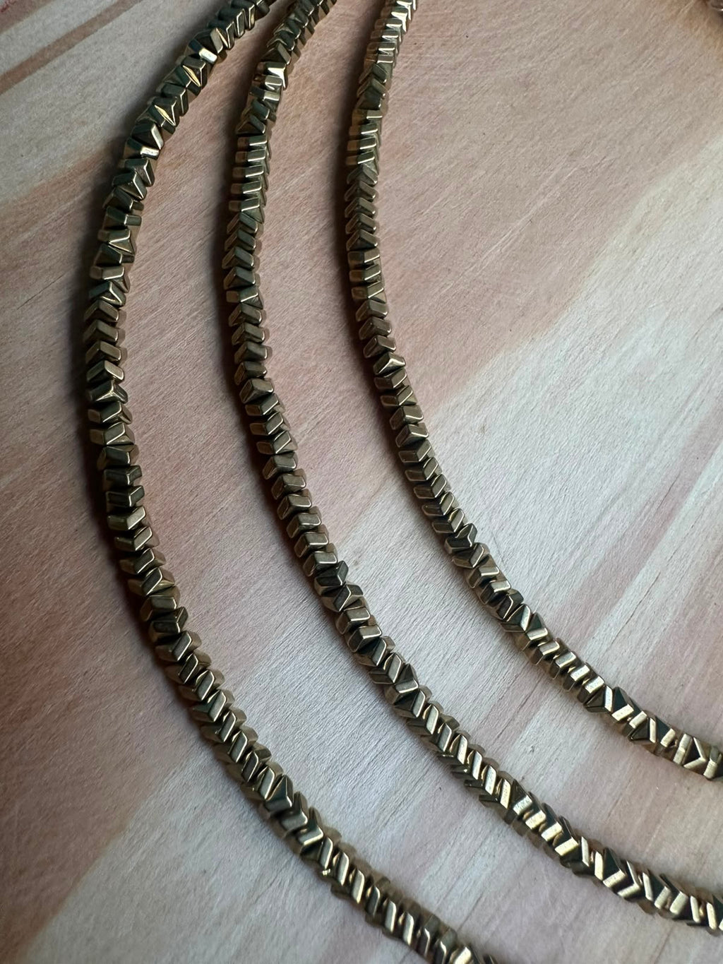 Choker Hematita Quadradinho Sextavado