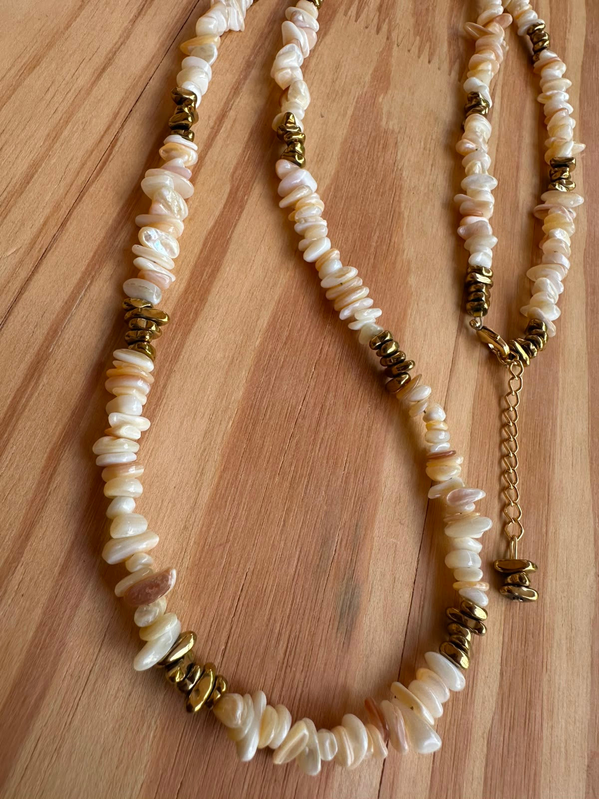 Colar Longo Cascalho de Madreperola com Hematita